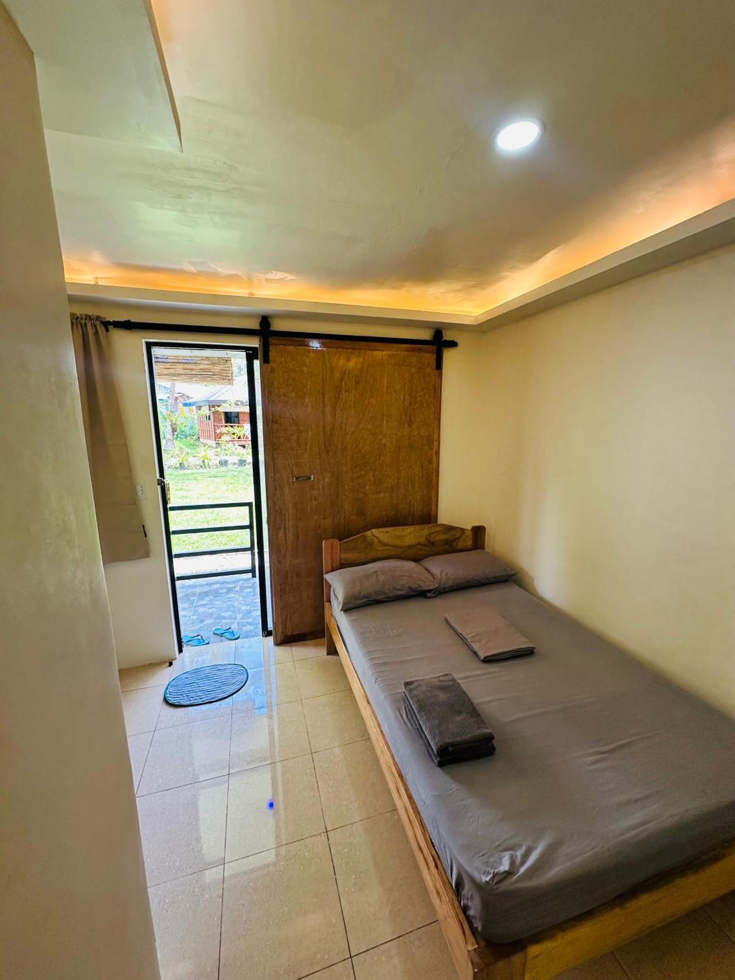 Cris & Mar Homestay Burgos  Exterior photo